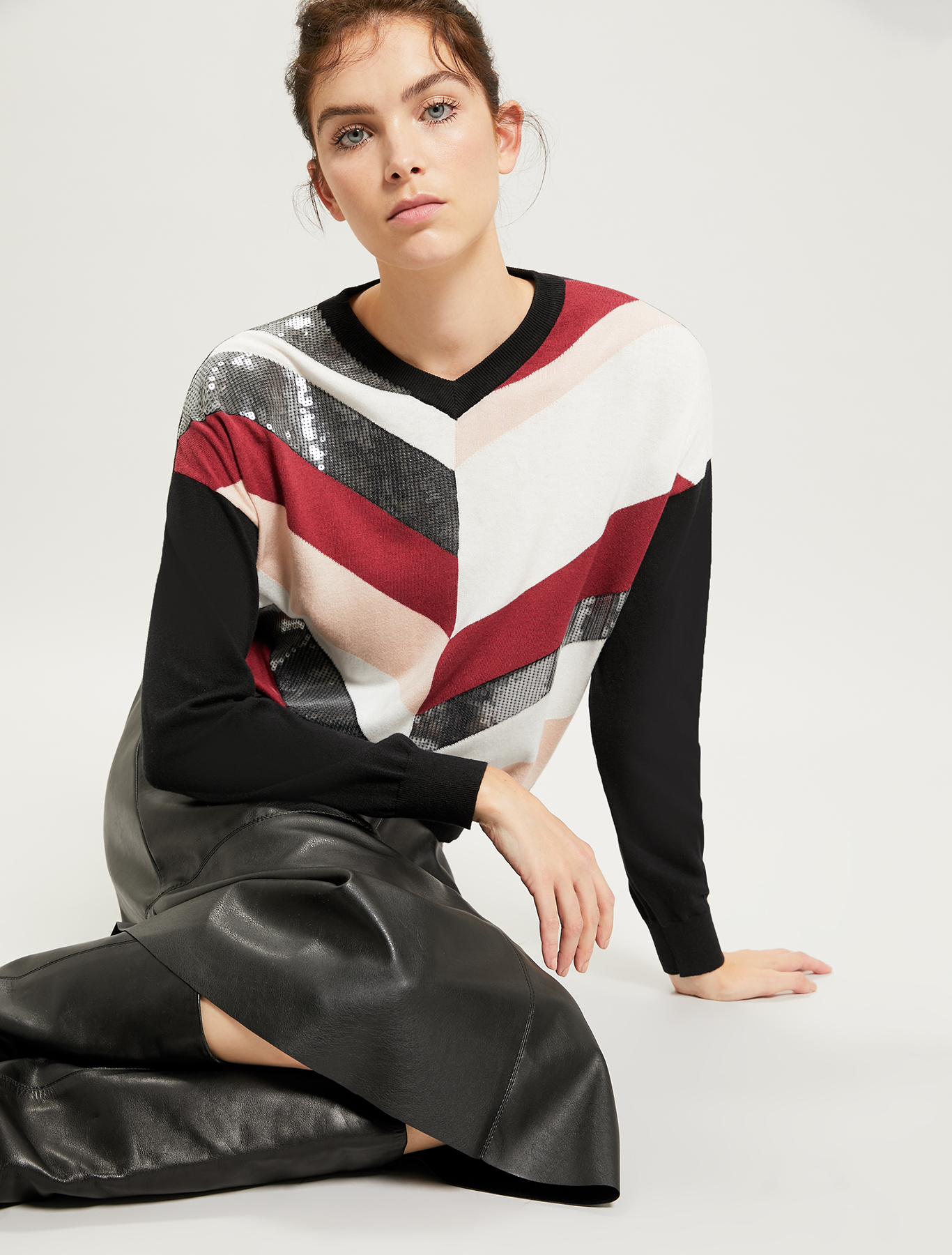 Sequined jumper with chevron stripes, black pattern - Pennyblack Sequined jumper with chevron stripes - black pattern - pennyblack