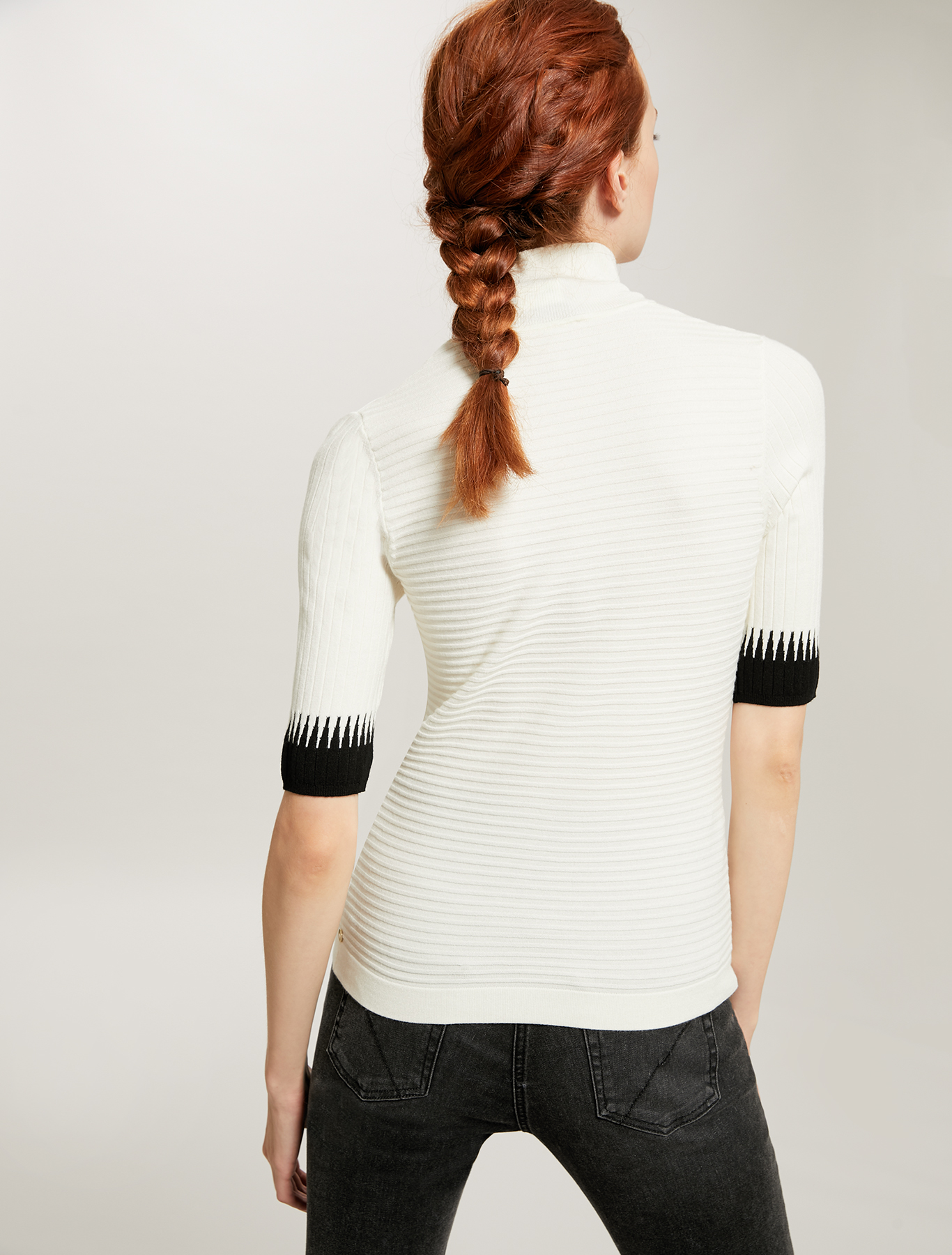 Turtleneck with contrasting details, ivory pattern - Pennyblack Turtleneck with contrasting details - ivory pattern - pennyblack