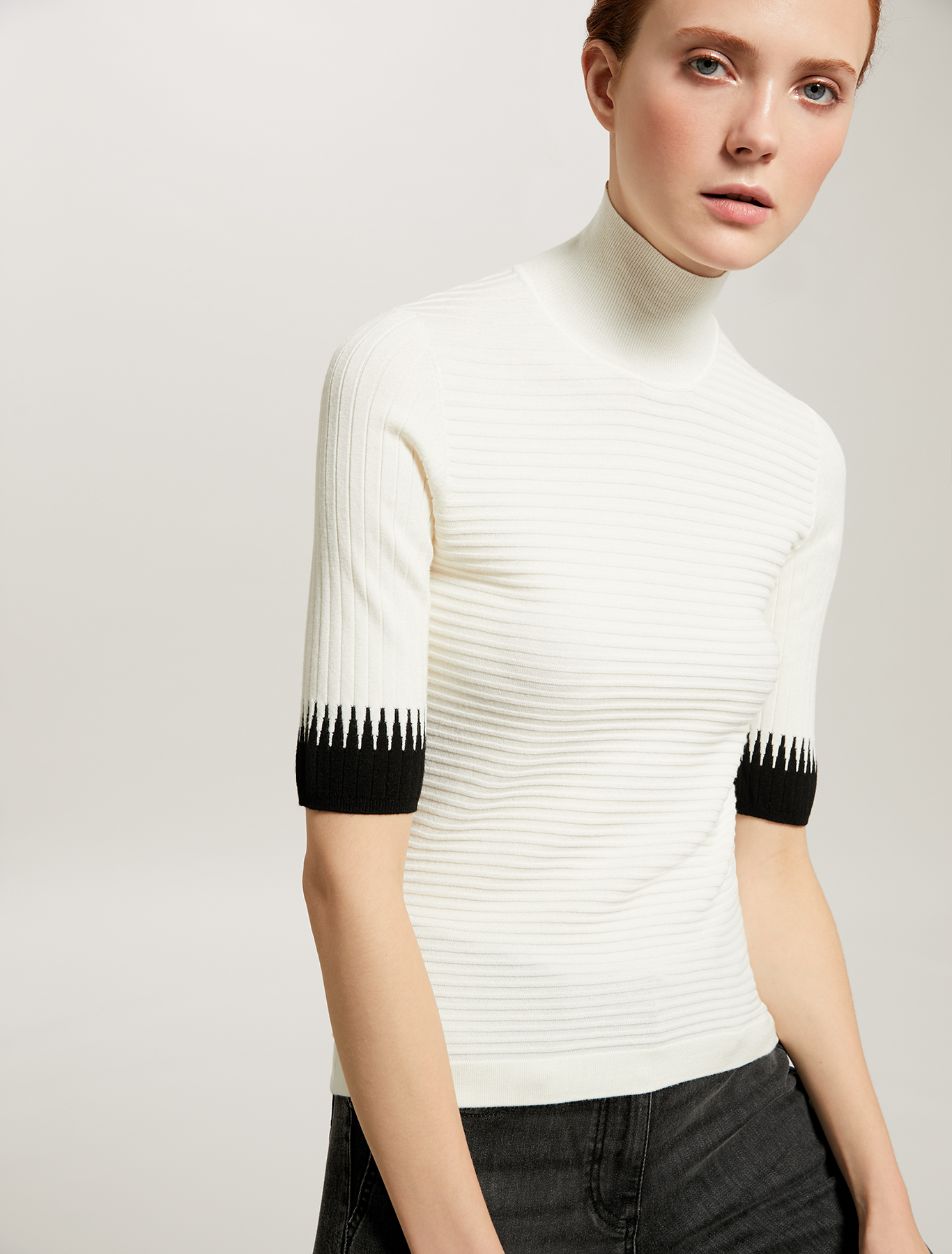 Turtleneck with contrasting details, ivory pattern - Pennyblack Turtleneck with contrasting details - ivory pattern - pennyblack