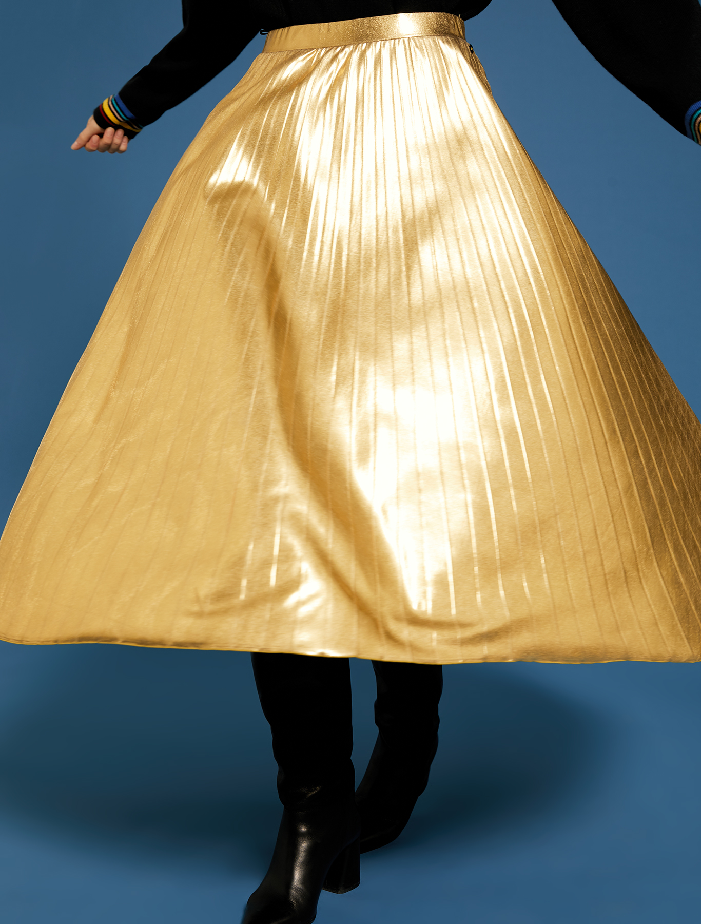 Laminated pleated midi skirt, gold - Pennyblack Laminated pleated midi skirt - gold - pennyblack
