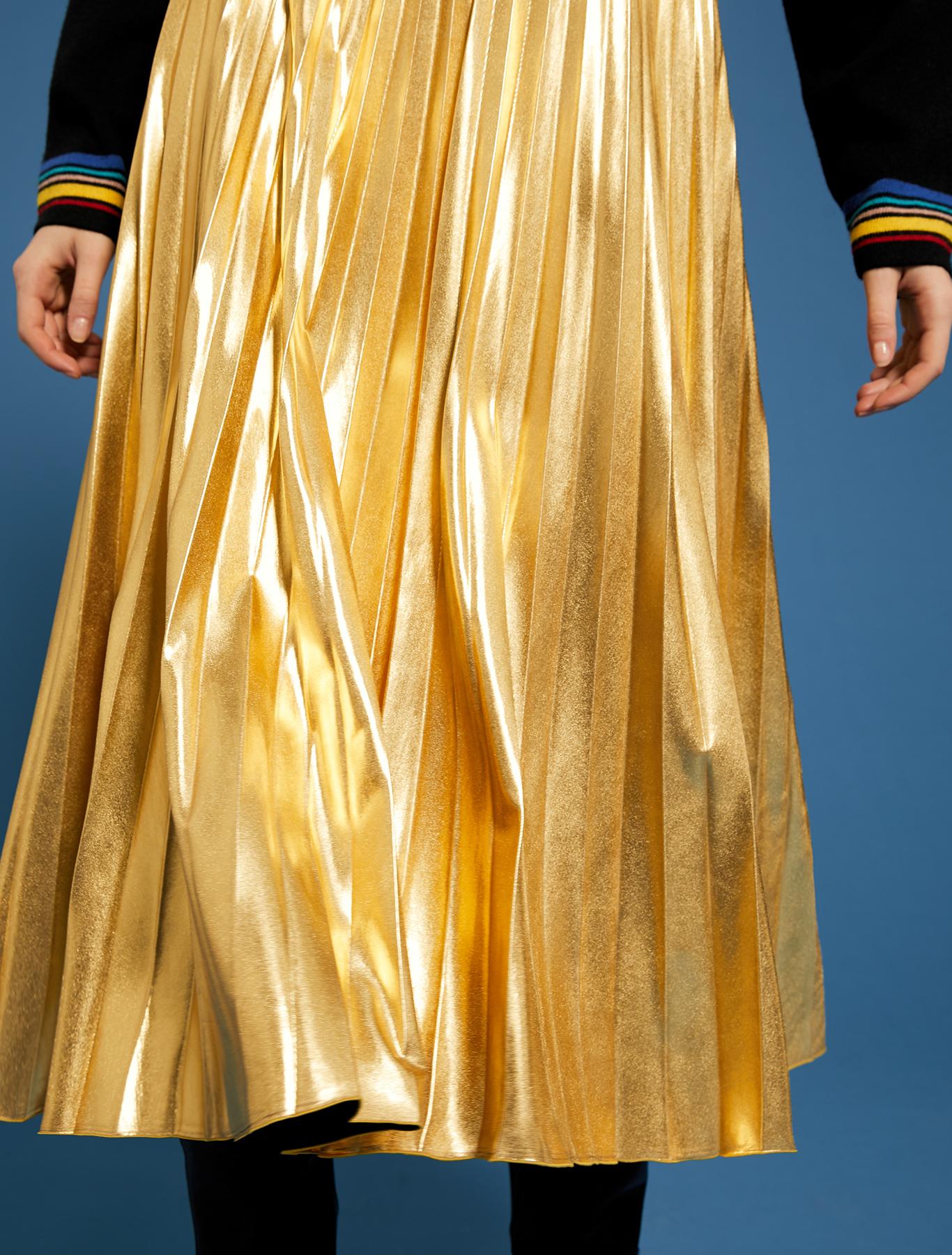 Laminated pleated midi skirt, gold - Pennyblack Laminated pleated midi skirt - gold - pennyblack