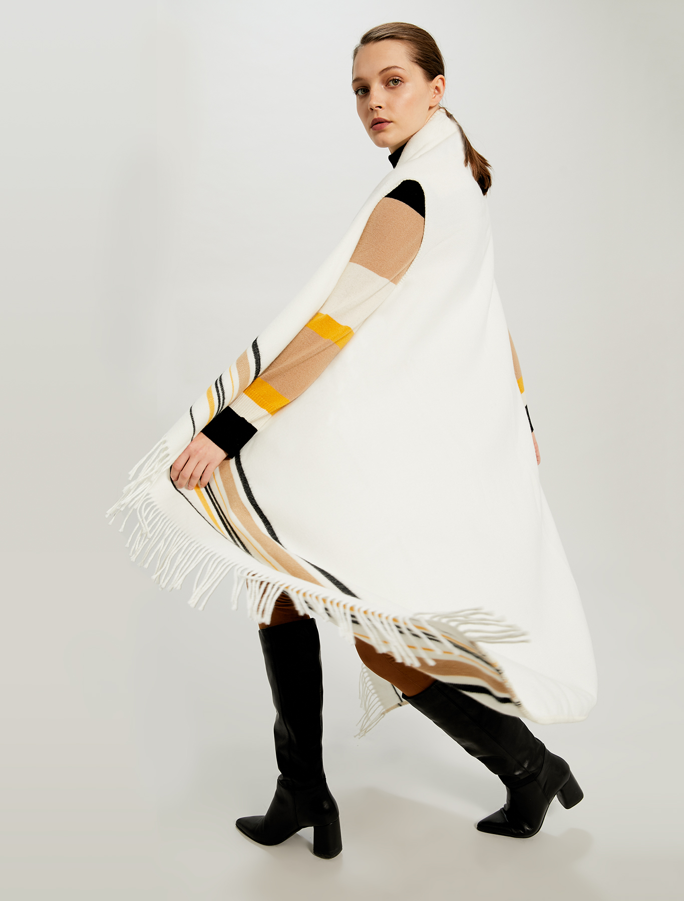 Poncho con righe e frange, bianco - Pennyblack Poncho con righe e frange - bianco - pennyblack