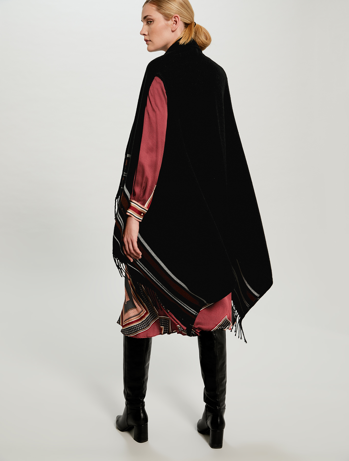 Poncho con righe e frange, nero - Pennyblack Poncho con righe e frange - nero - pennyblack