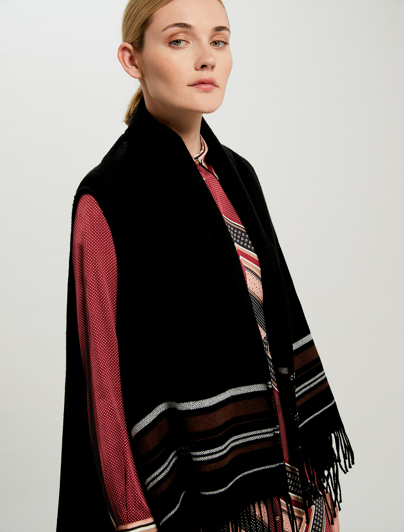 Poncho con righe e frange, nero - Pennyblack Poncho con righe e frange - nero - pennyblack