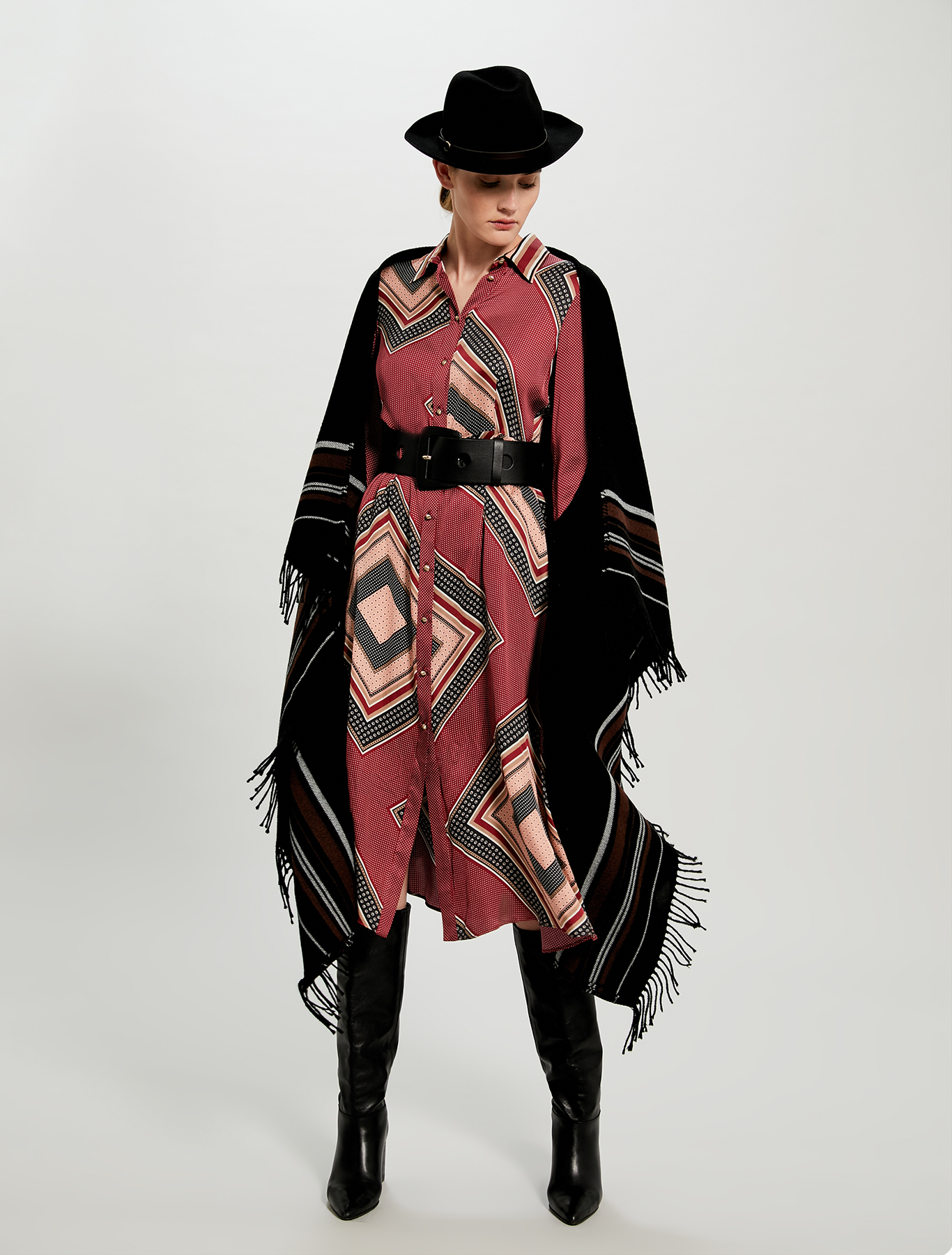 Poncho con righe e frange, nero - Pennyblack Poncho con righe e frange - nero - pennyblack