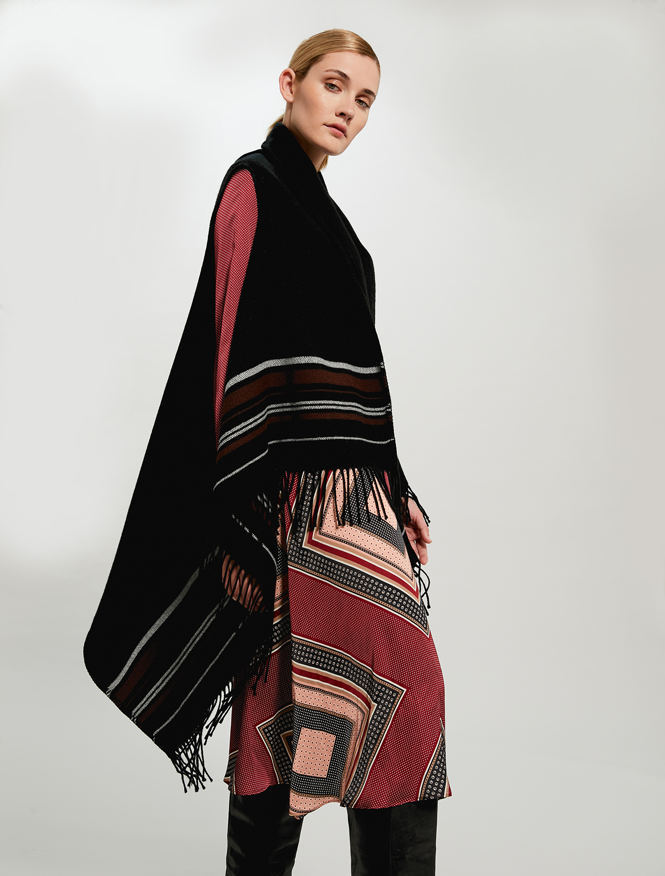 Poncho con righe e frange, nero - Pennyblack Poncho con righe e frange - nero - pennyblack