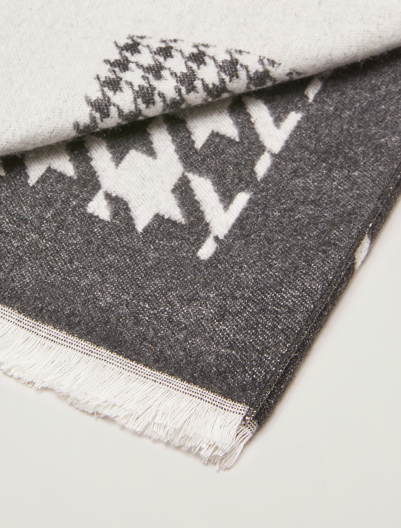 Jacquard stole, black - Pennyblack Jacquard stole - black - pennyblack