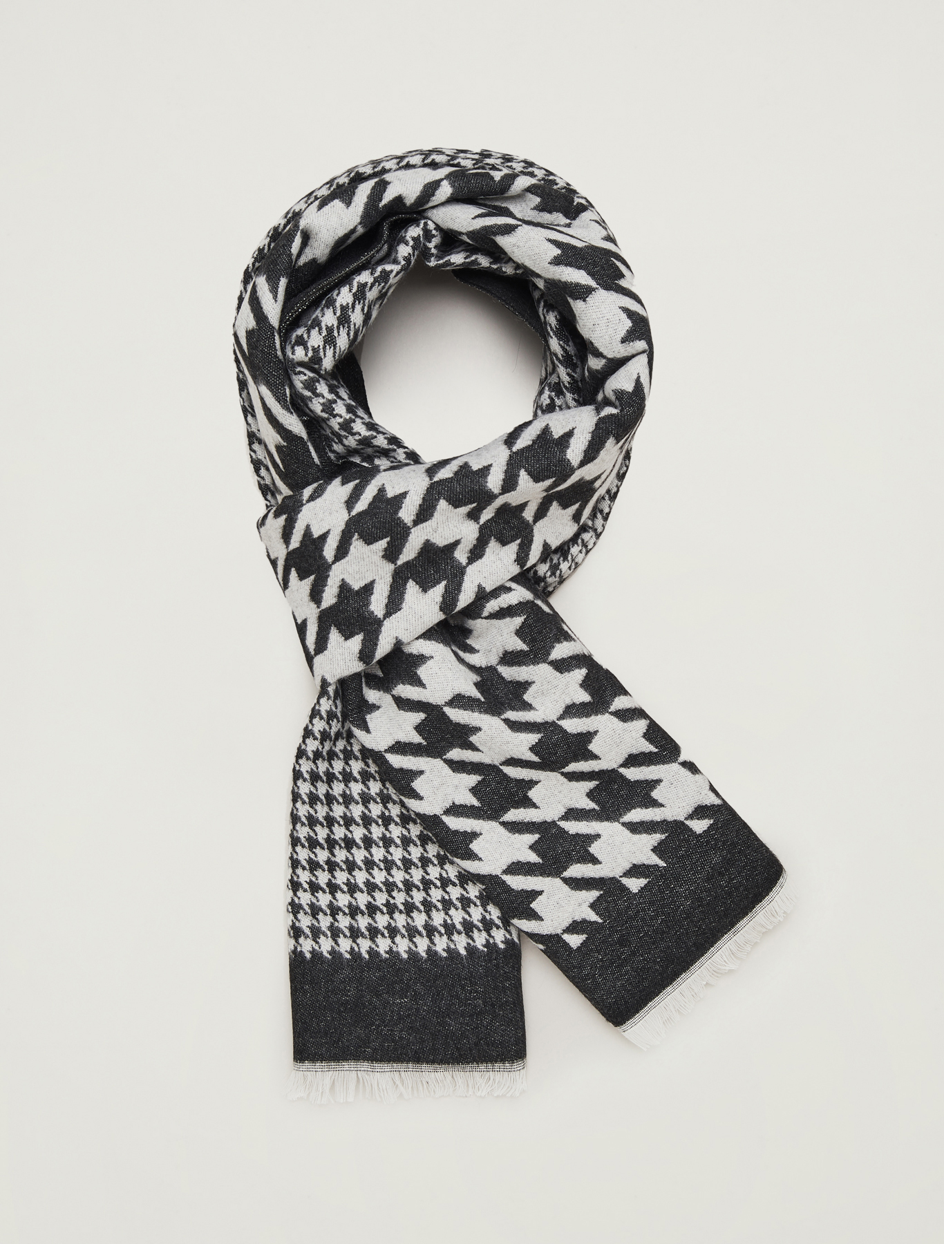 Jacquard stole, black - Pennyblack Jacquard stole - black - pennyblack