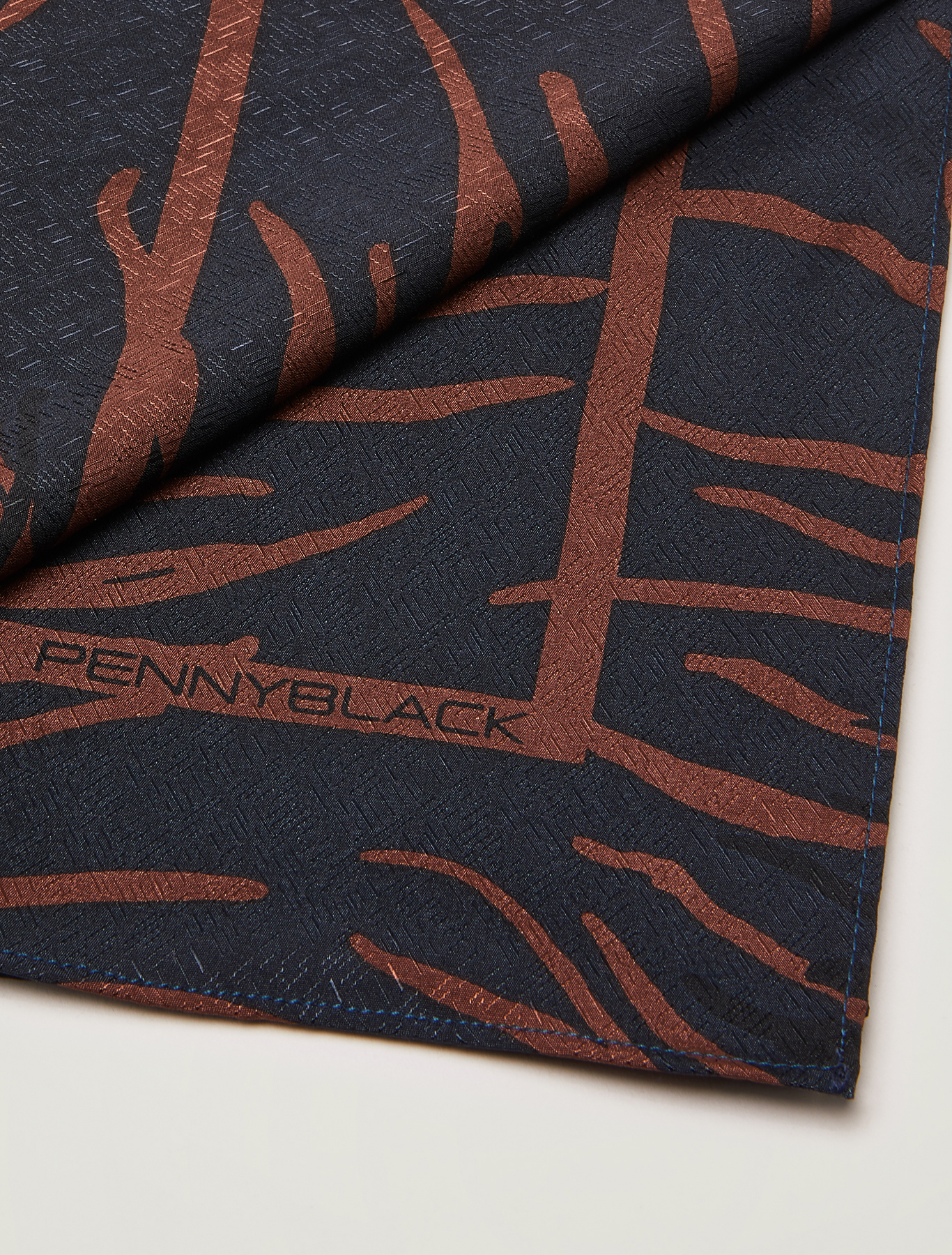 Printed jacquard stole, brown - Pennyblack Printed jacquard stole - brown - pennyblack
