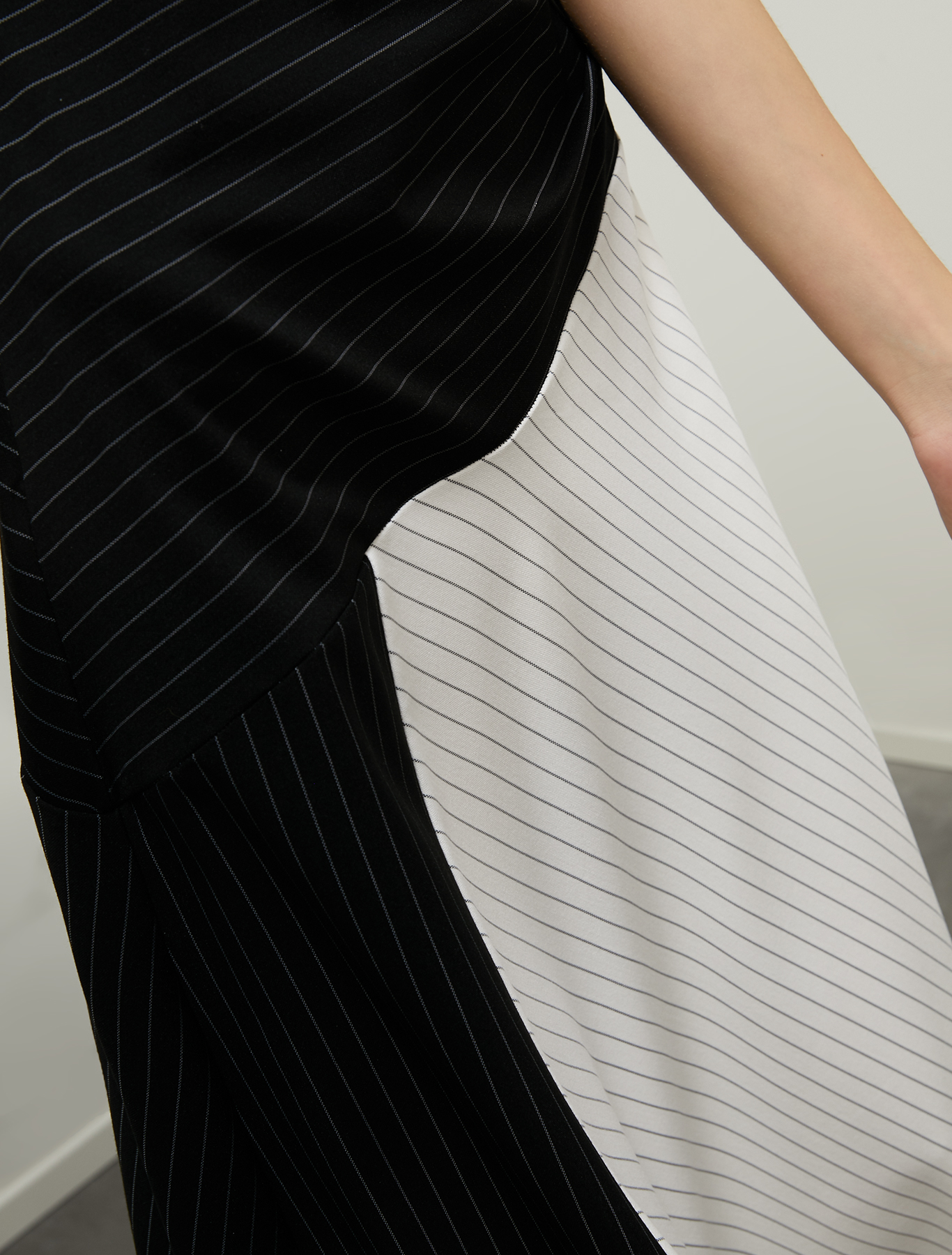 Midi dress in pinstriped jersey, black pattern - Pennyblack Midi dress in pinstriped jersey - black pattern - pennyblack