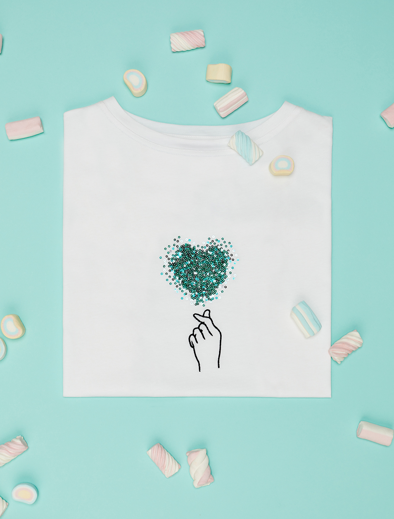 T-shirt with an embroidered sequin heart, white - Pennyblack T-shirt with an embroidered sequin heart - white - pennyblack