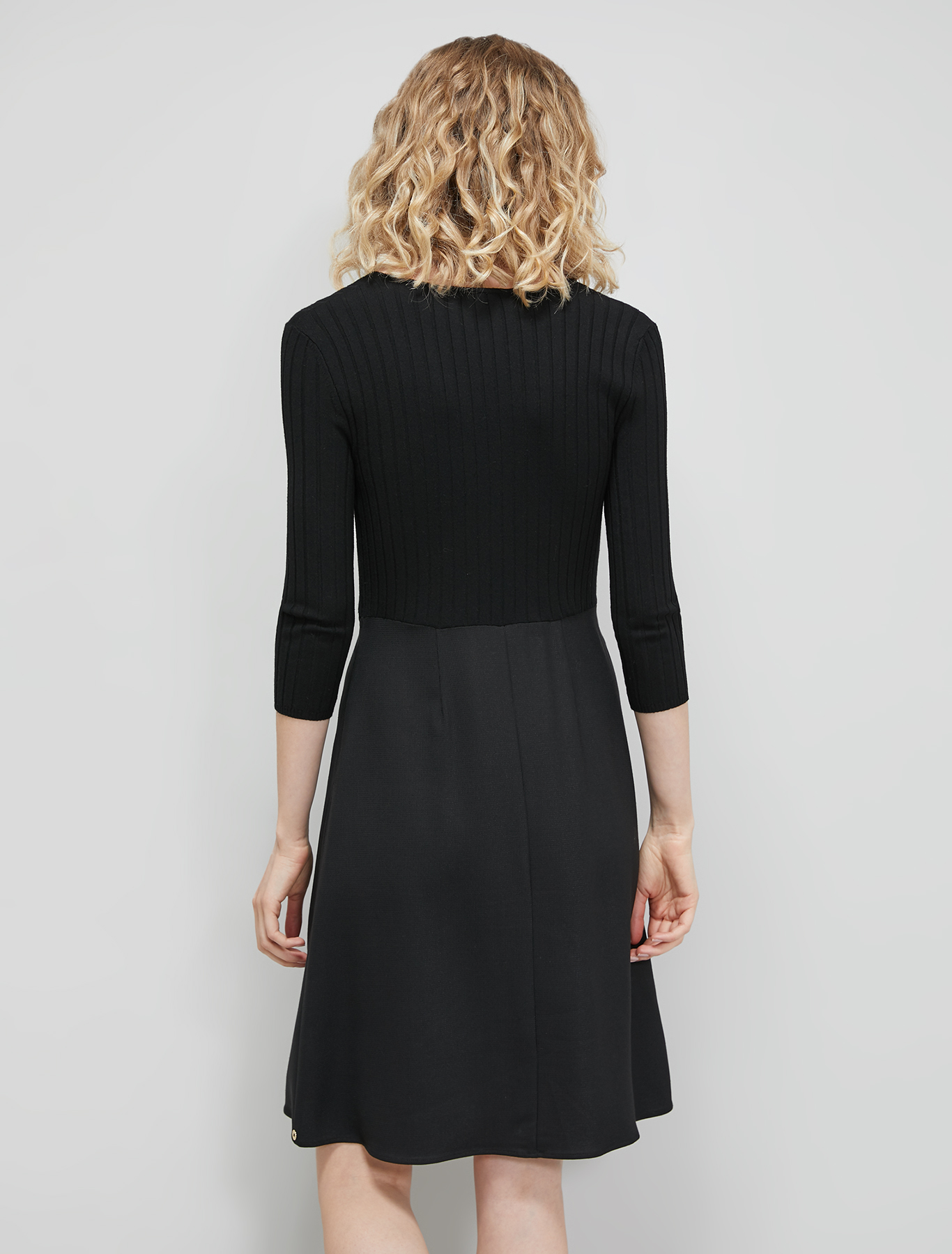 Flowing fabric knit dress, black - Pennyblack Flowing fabric knit dress - black - pennyblack
