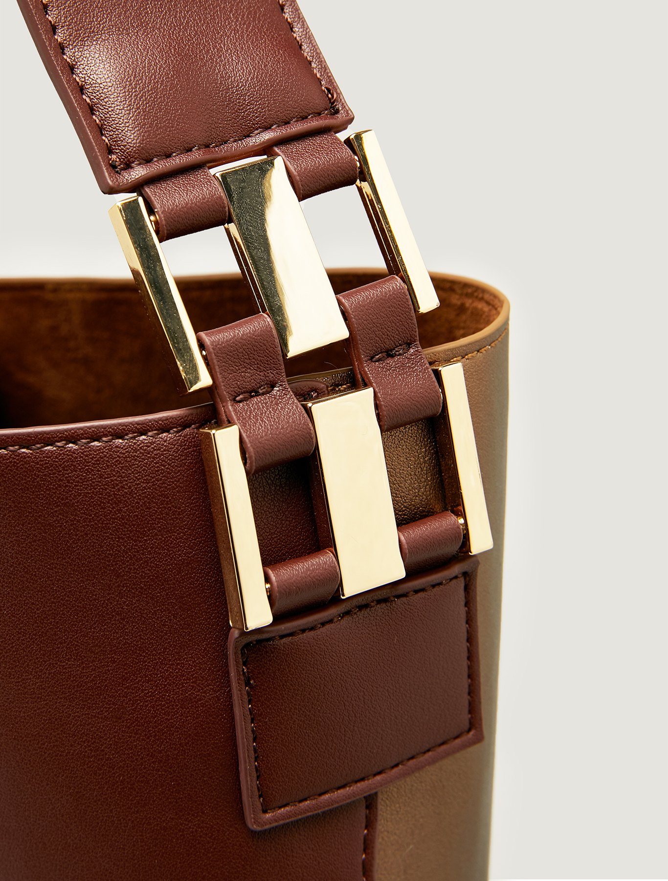 Maxi two-tone bucket bag, brown - Pennyblack Maxi two-tone bucket bag - brown - pennyblack