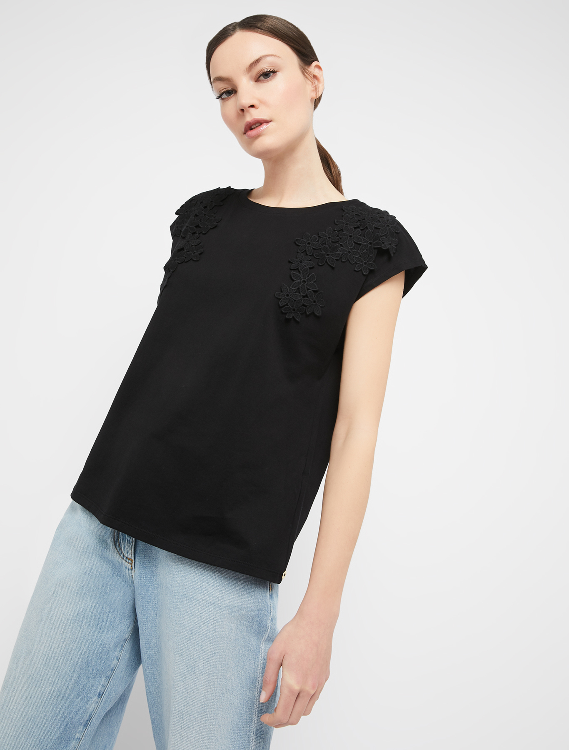 T-shirt with floral appliqués, black - Pennyblack T-shirt with floral appliqués - black - pennyblack