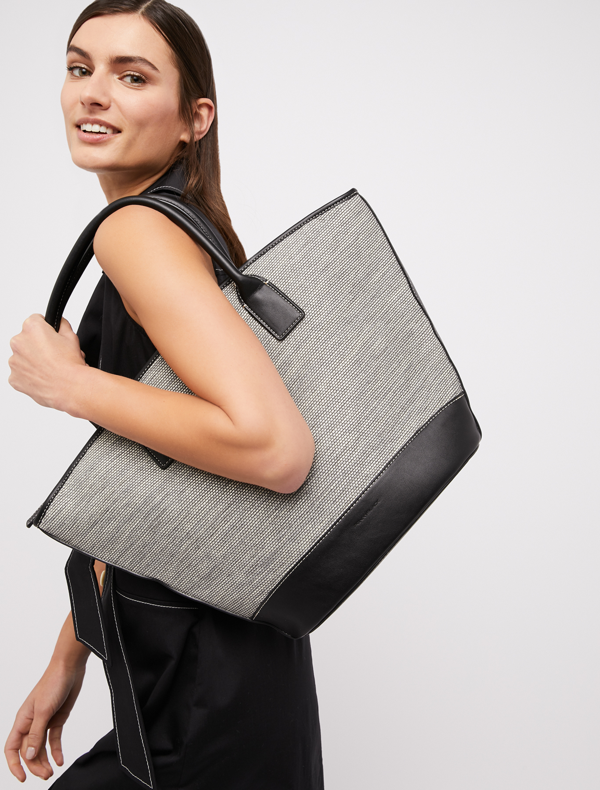 Trapezoid-shaped tote bag, black - Pennyblack Trapezoid-shaped tote bag - black - pennyblack