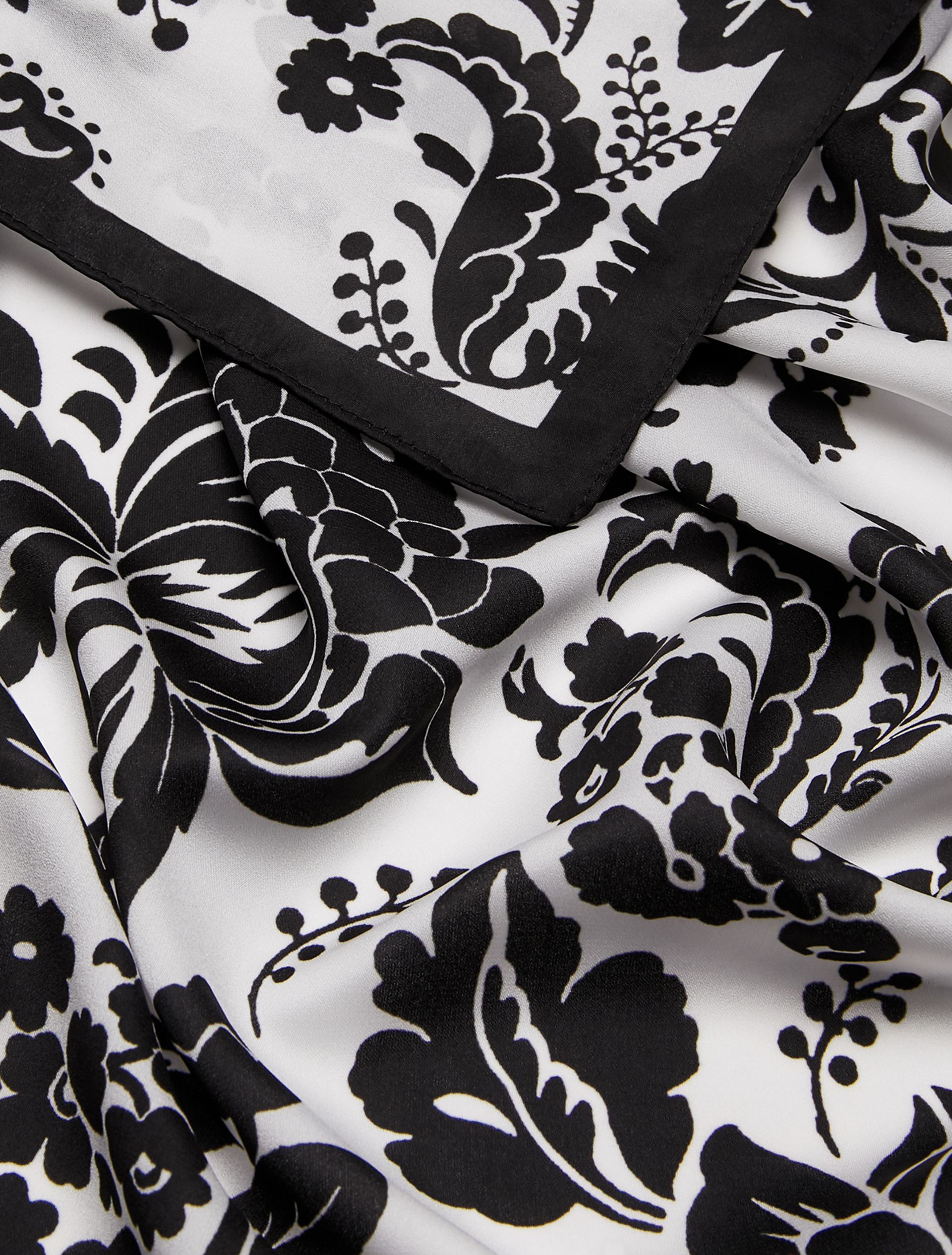Patterned satin stole, white pattern - Pennyblack Patterned satin stole - white pattern - pennyblack