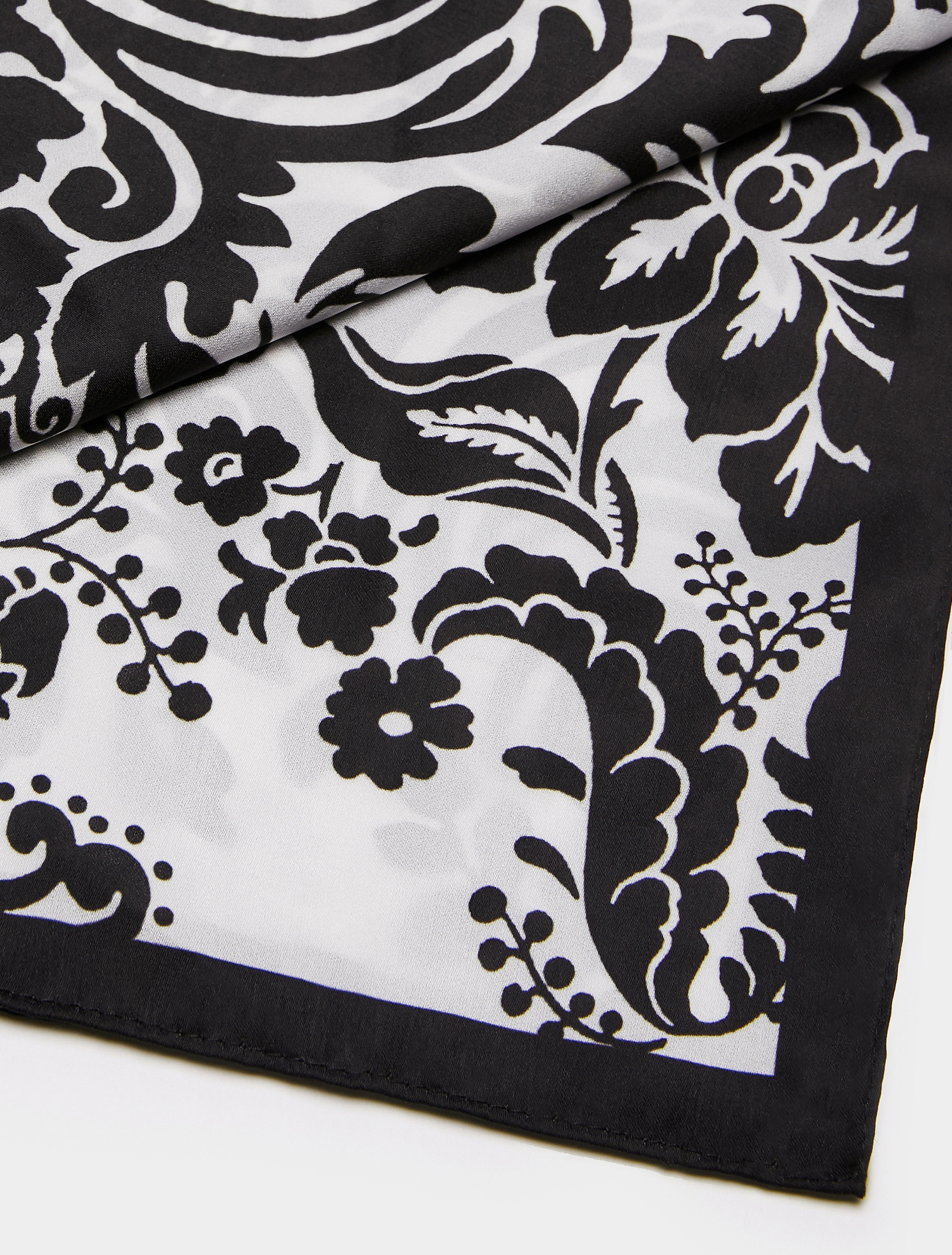 Patterned satin stole, white pattern - Pennyblack Patterned satin stole - white pattern - pennyblack