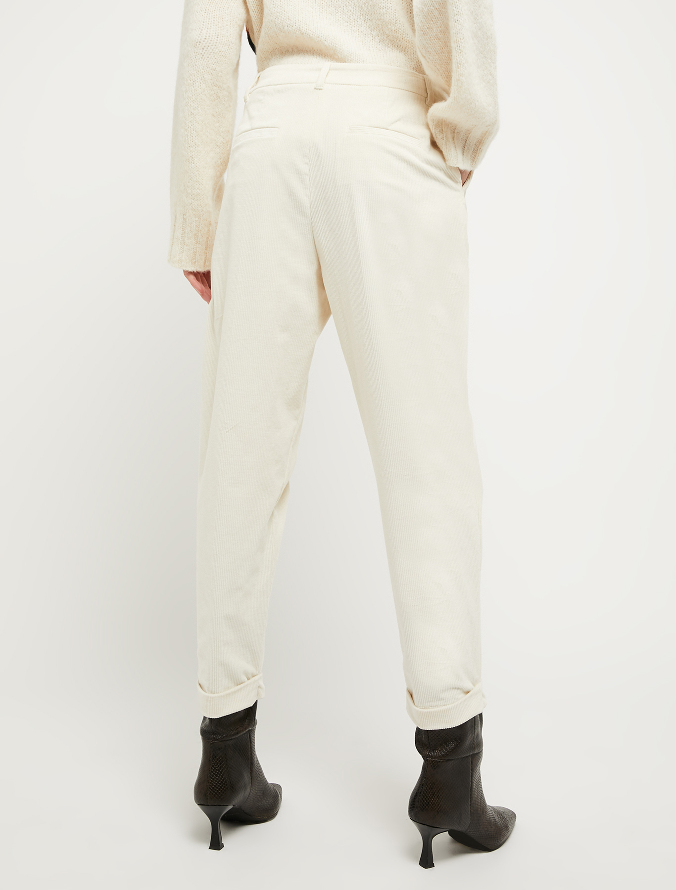 Carrot pants in corduroy, white | Pennyblack Carrot pants in corduroy - white - pennyblack