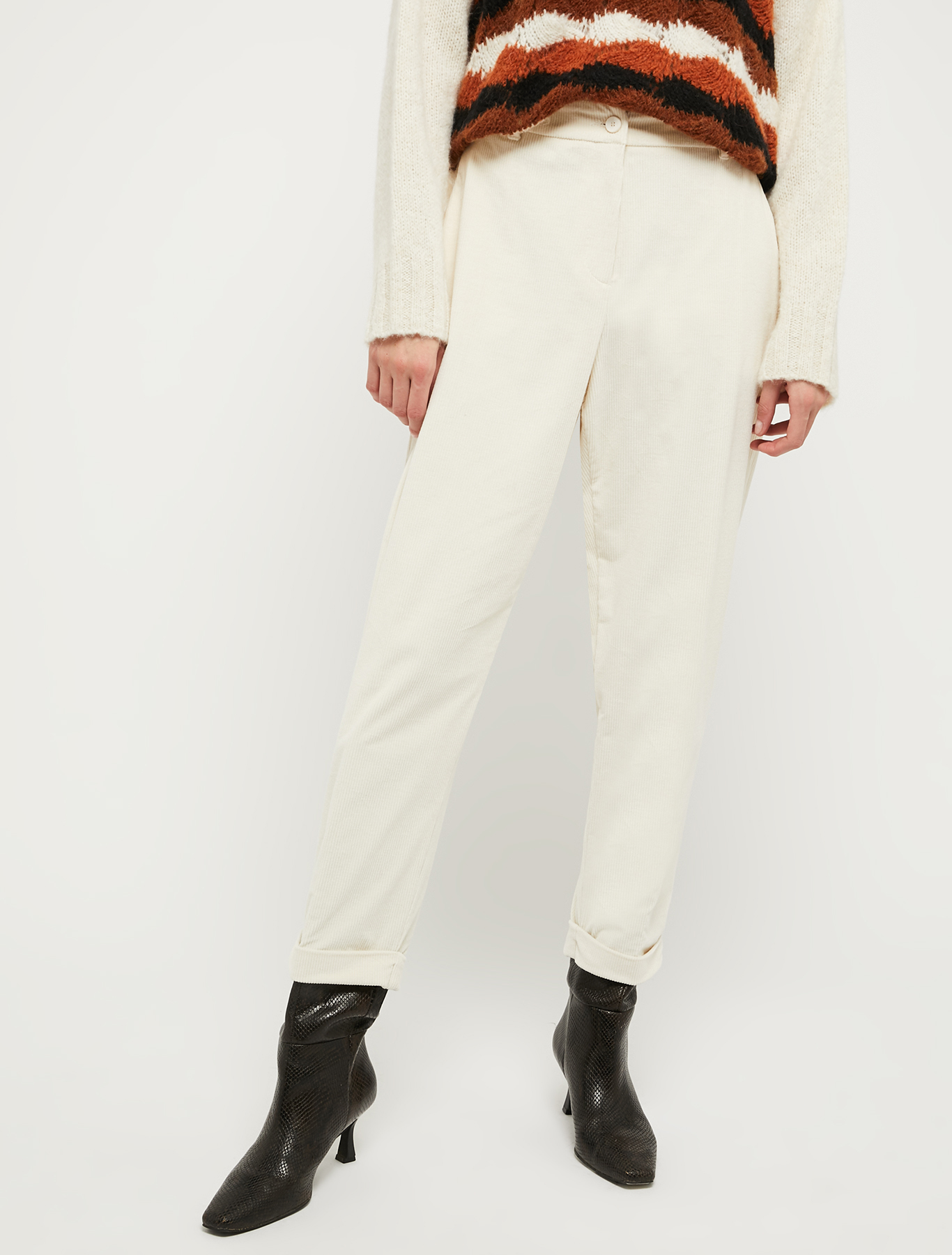 Carrot pants in corduroy, white | Pennyblack Carrot pants in corduroy - white - pennyblack