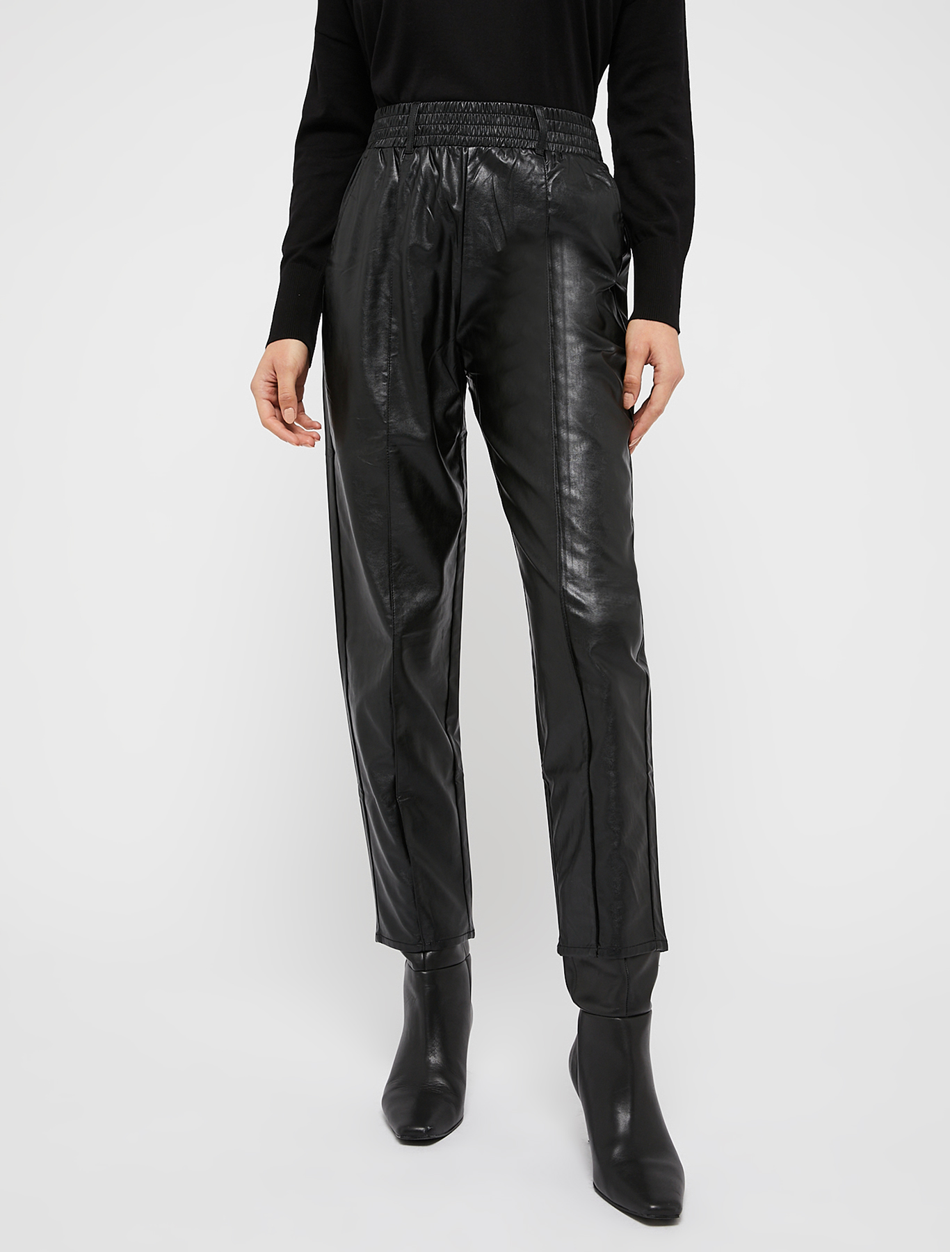 Carrot-cut trousers in coated jersey, black | Pennyblack Carrot-cut trousers in coated jersey - black - pennyblack