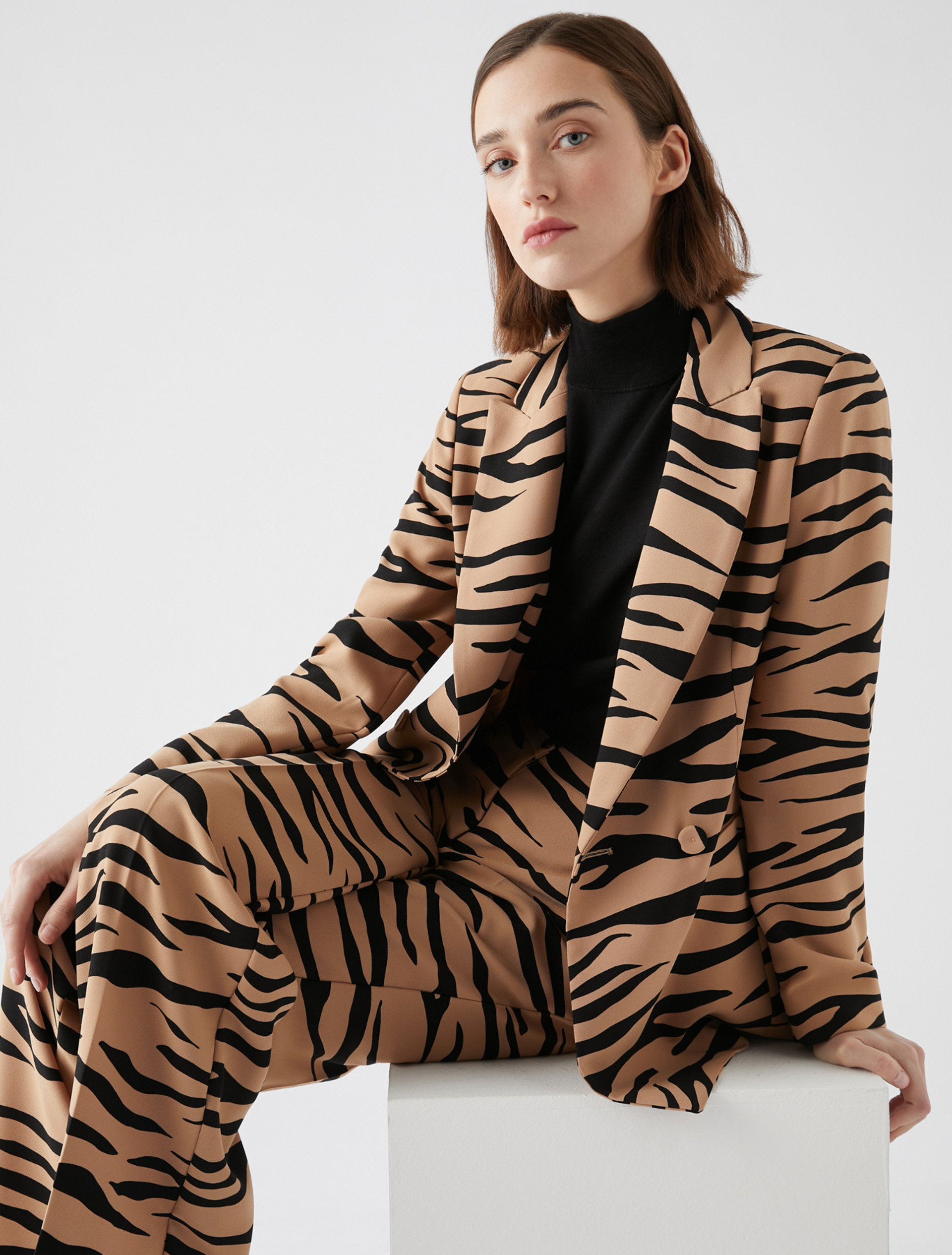 Animal print-patterned blazer - camel pattern - pennyblack