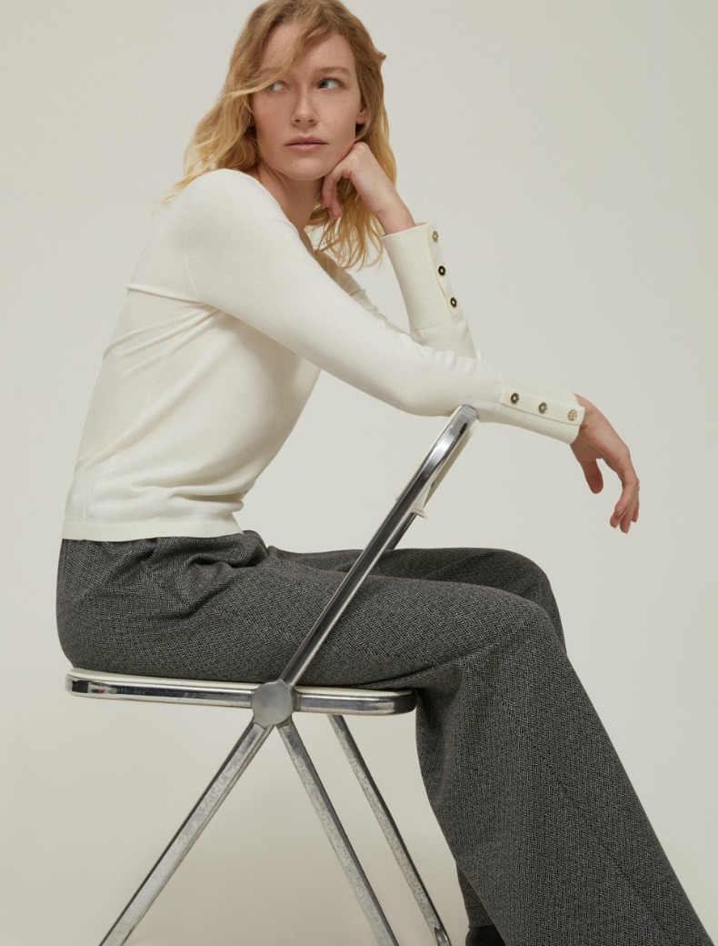 Slim-fit stretch knit sweater - WOOL WHITE - pennyblack
