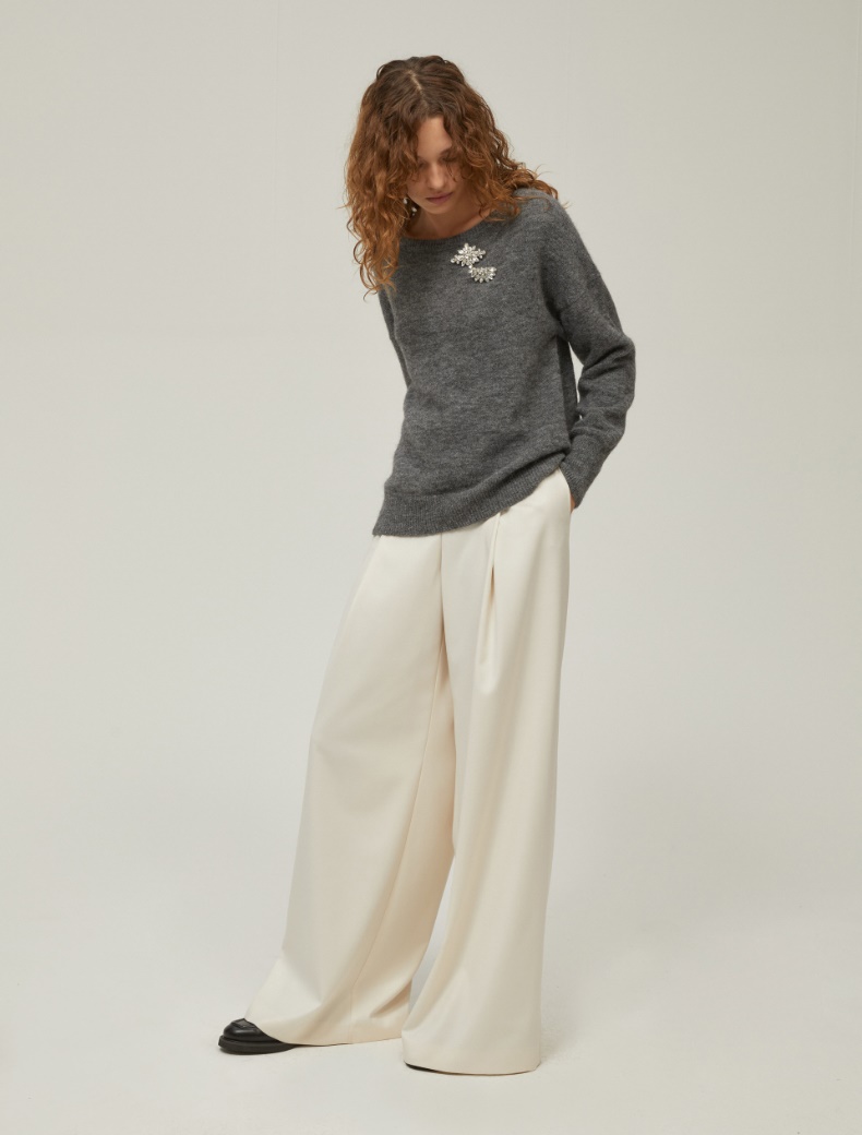 Bejewelled brooch sweater - MELANGE GREY - pennyblack