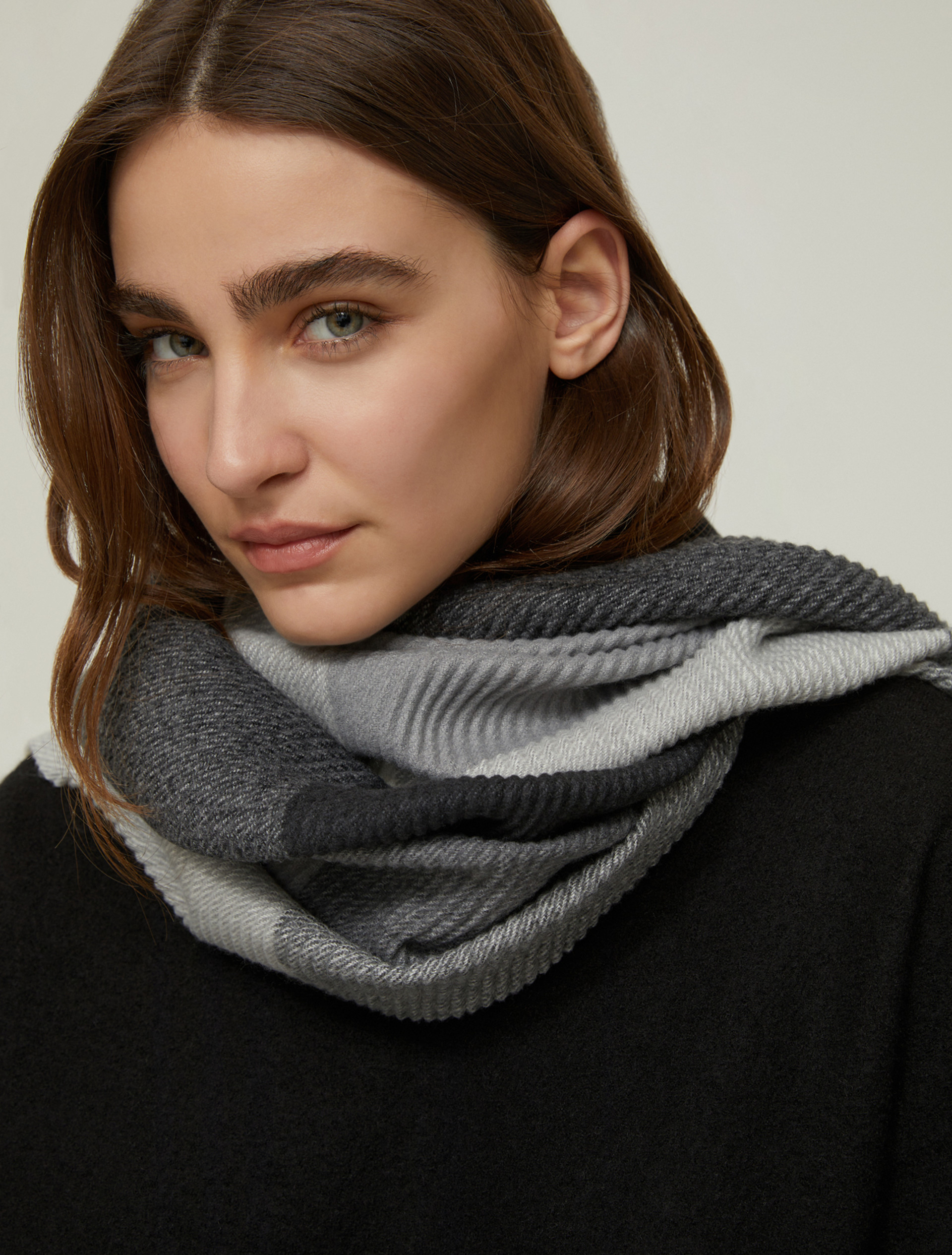 Micro plissé-pleated stole - IVORY - pennyblack