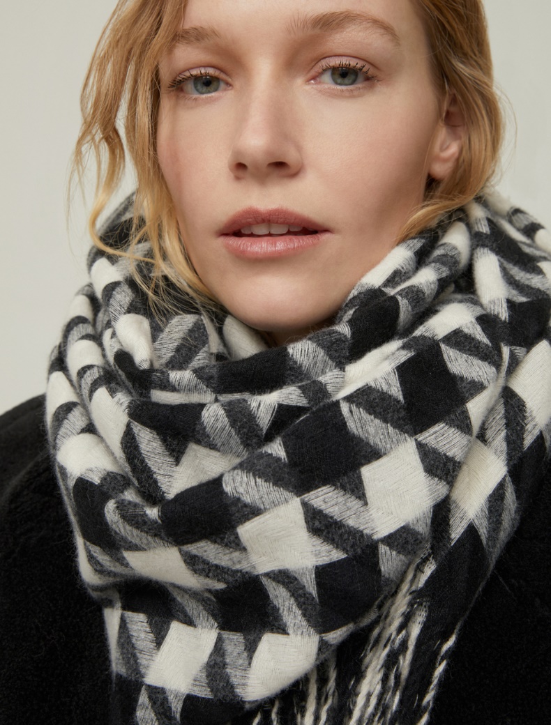 Jacquard-patterned stole - IVORY - pennyblack