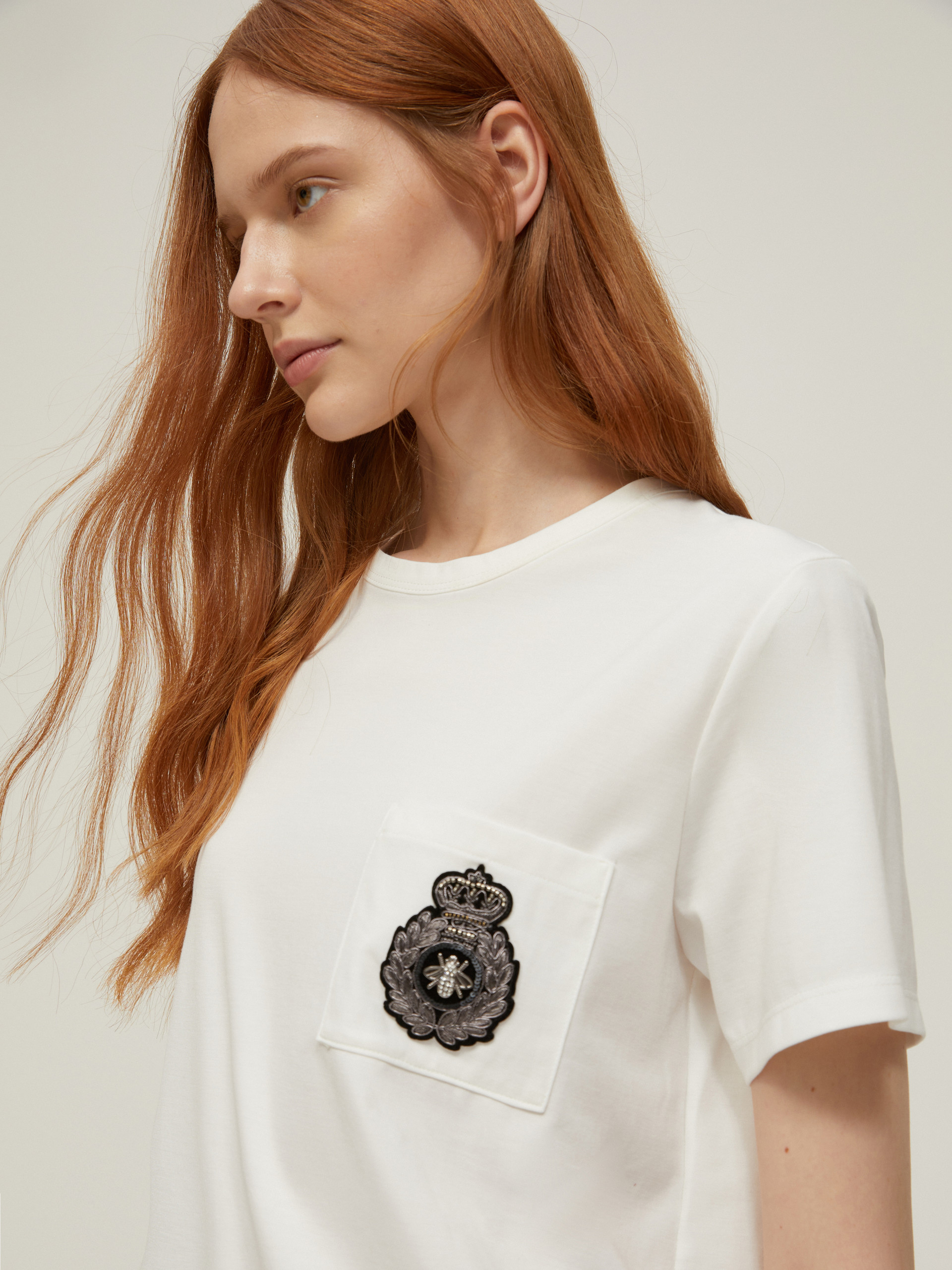 Embroidered emblem T-shirt - WHITE - pennyblack