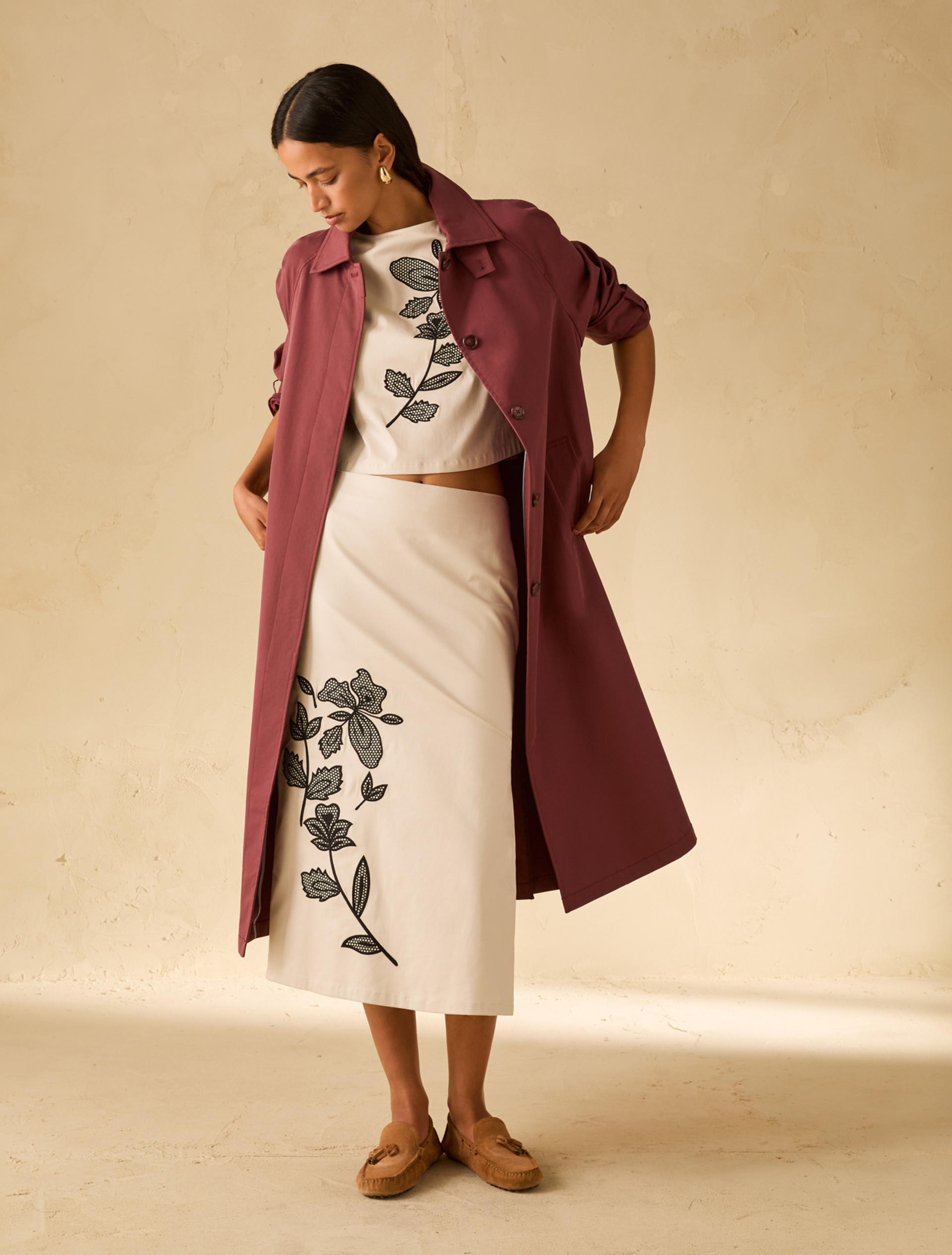 Pencil skirt with embroidery - IVORY - pennyblack