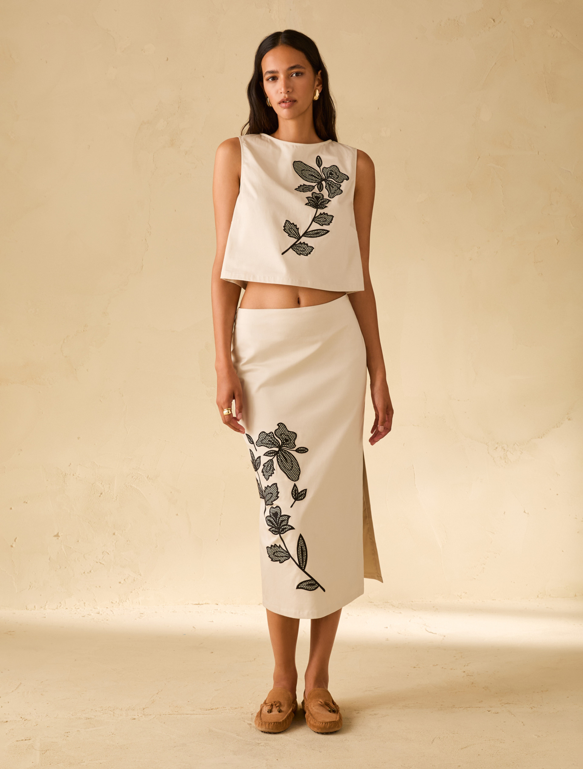 Pencil skirt with embroidery - IVORY - pennyblack