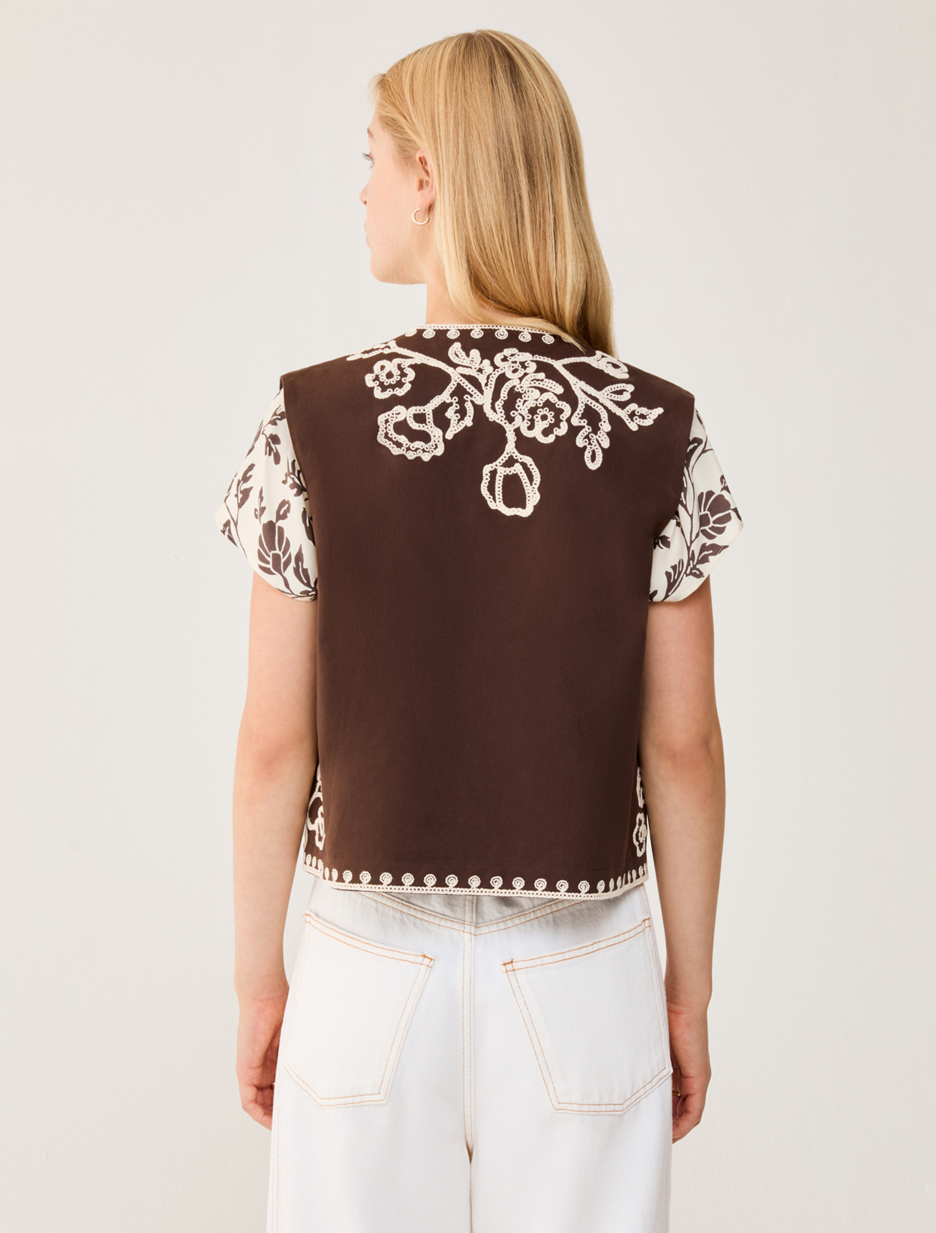 Gabardine vest with embroidery - DARK BOWN - pennyblack