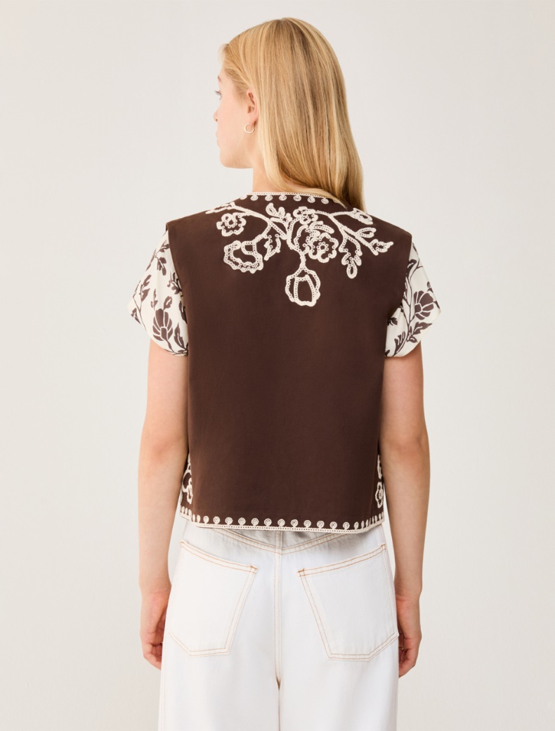Gabardine vest with embroidery - DARK BOWN - pennyblack