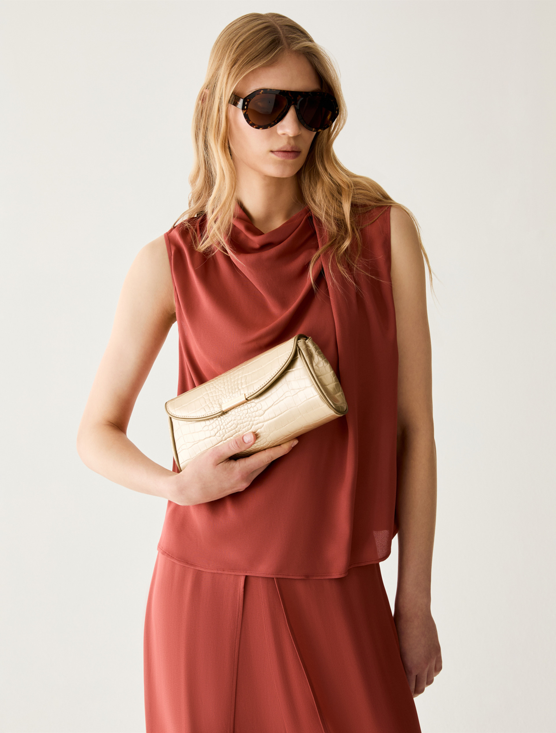Crocodile-effect clutch bag - GOLD - pennyblack